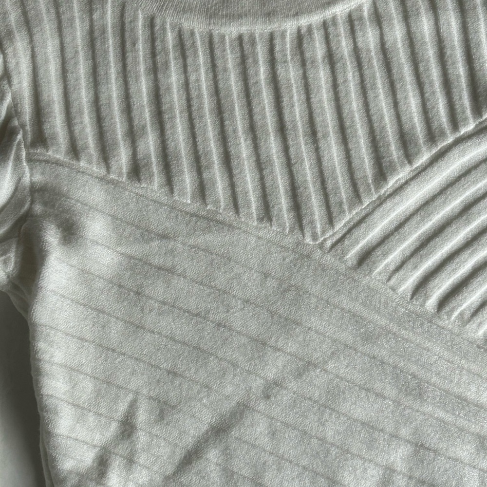 Chic White Ribbed Sweater - Picture 10 of 11